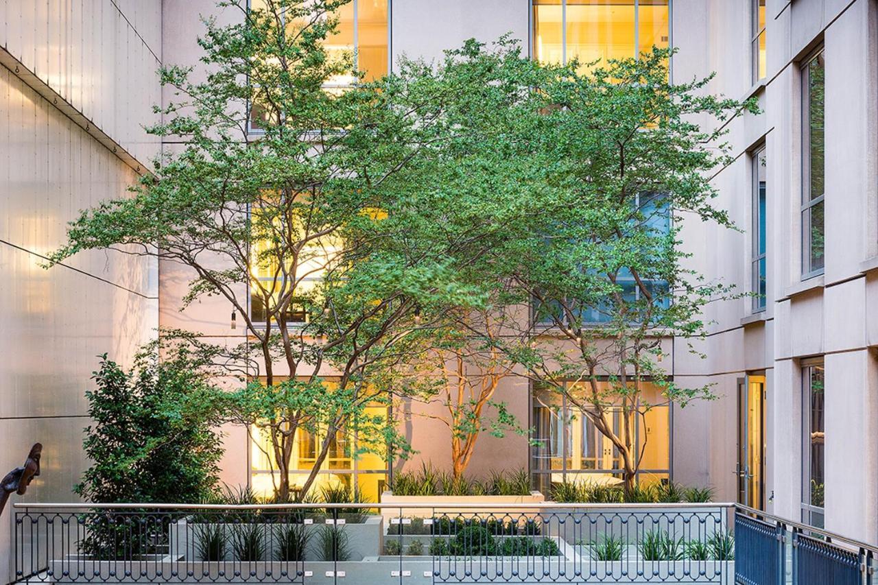 The Westin Melbourne Ξενοδοχείο Εξωτερικό φωτογραφία The courtyard at the center of the building